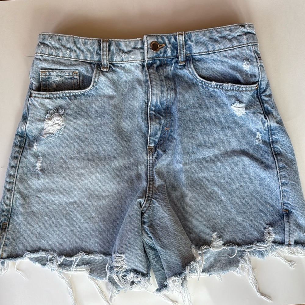 Zara distressed denim shorts size 8